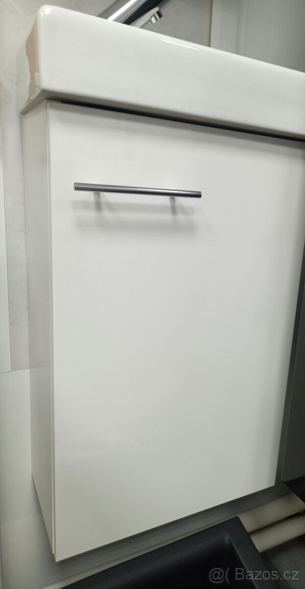 Koupelnová skříňka s umyvadlem 40 cm - 3