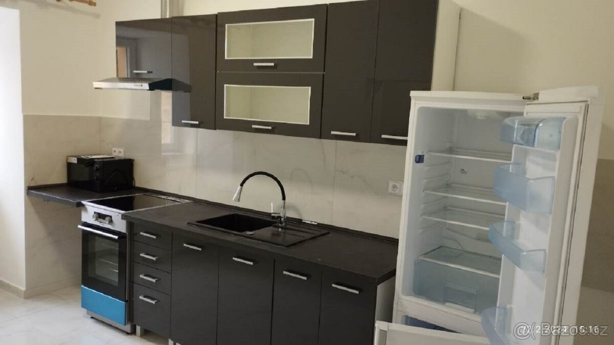 Byt 2+1+hala v rod.domku s terasou a zahrádkou, K.Hora - 3