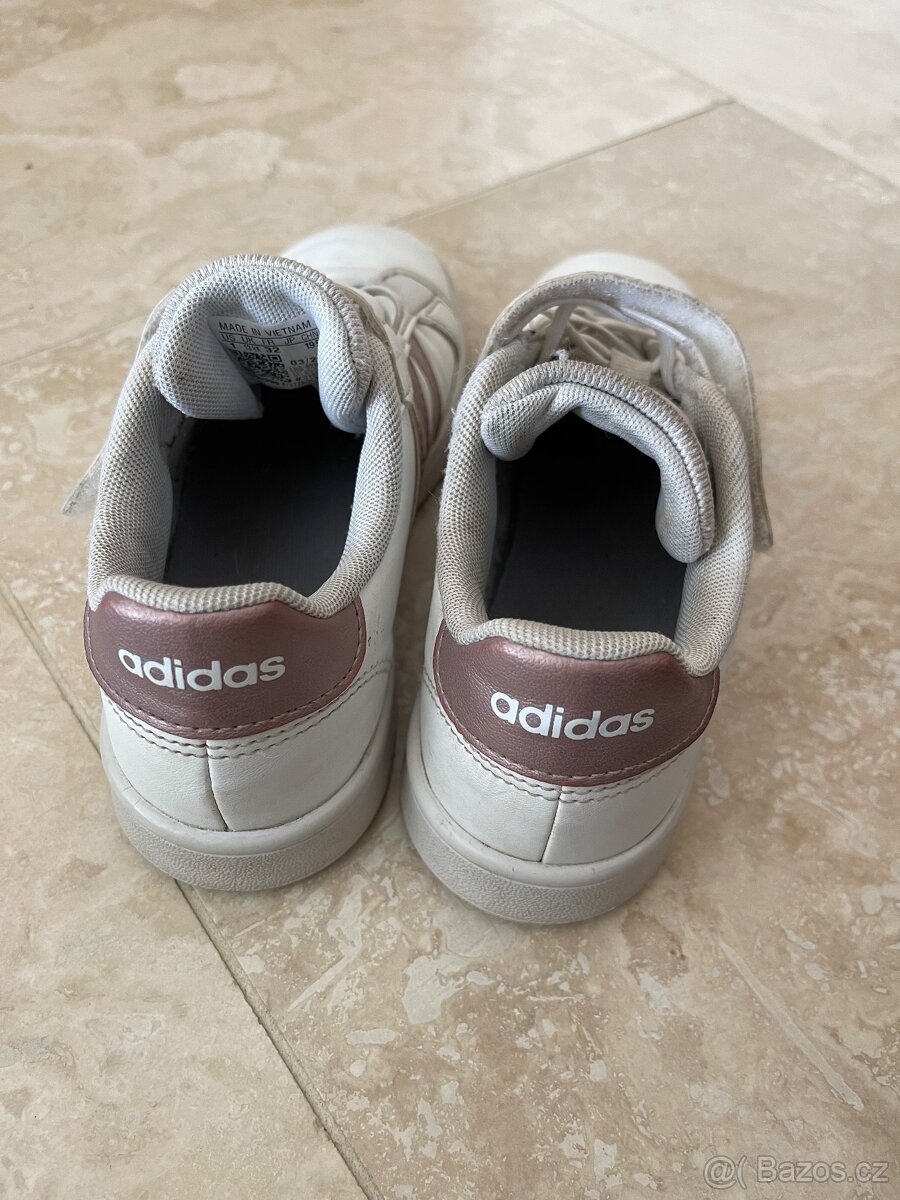 Dívčí obuv Adidas velikost 32 - 3