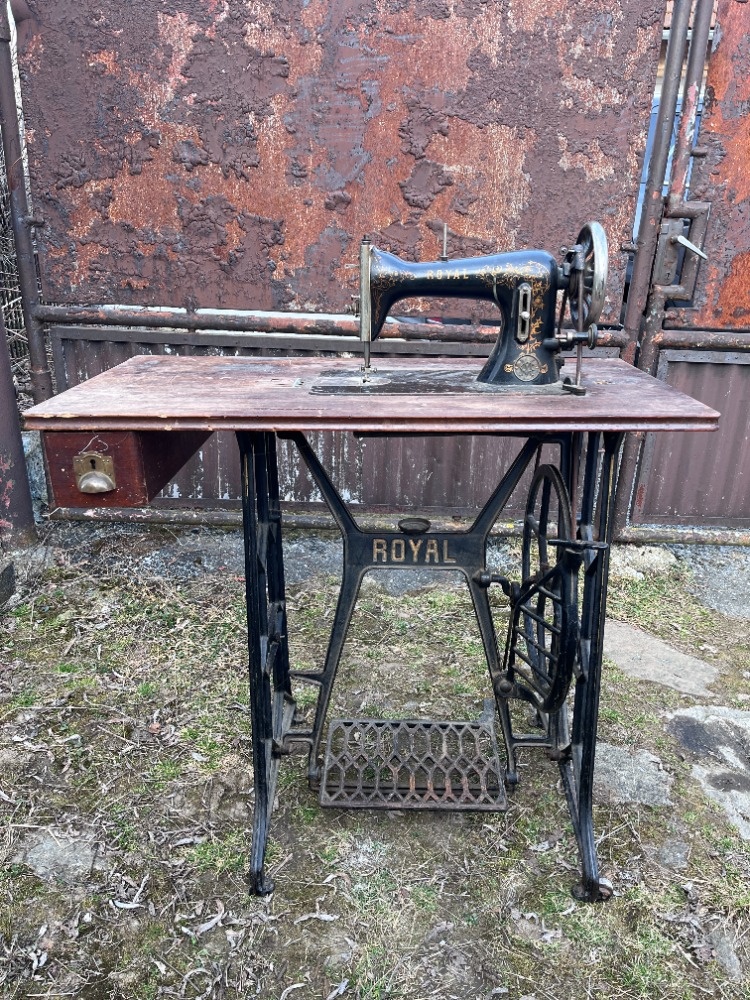 Starý šicí stroj - 3