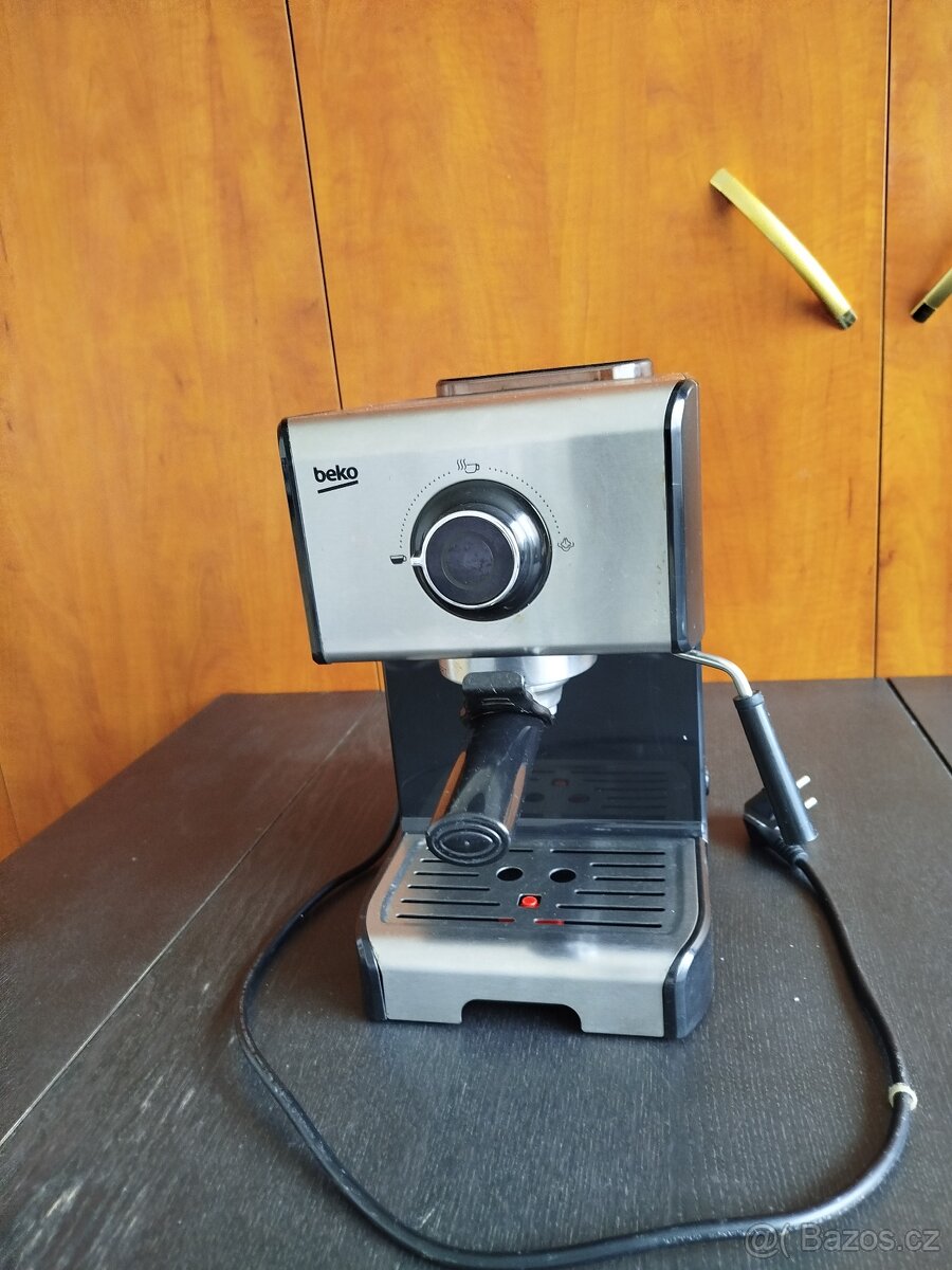 PÁKOVÝ TLAKOVÝ KÁVOVAR BEKO CEP5152B 1200W - 3