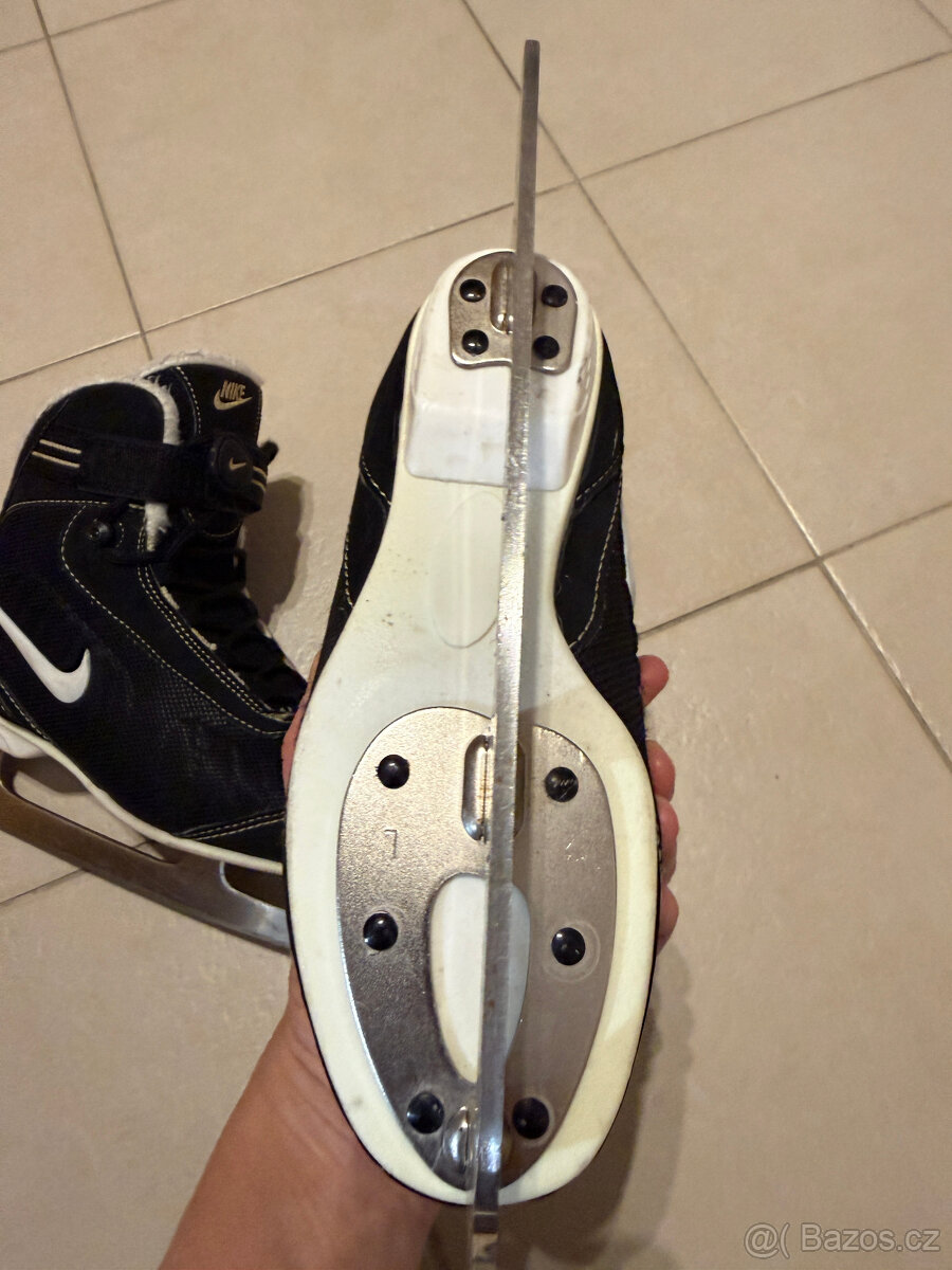 Dívčí brusle Nike velikost 35 - 3