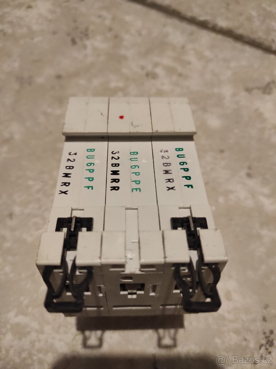 Třífázový jistič 32 A, Eaton - 3