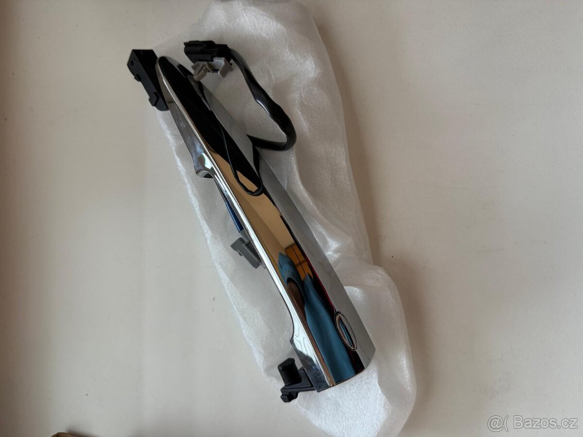 Nissan Leaf - klika dveří - 3