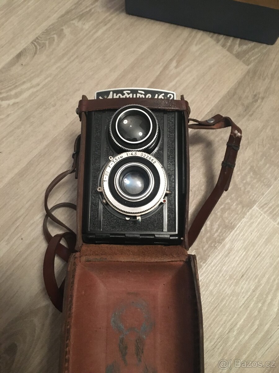 Staré retro fotoaparáty - 3