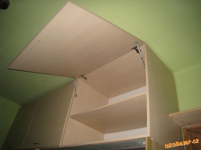 NÁSTAVCE NA ŠATNÍ SKŘÍŇ / DÝHA JAVOR jako nové - 3