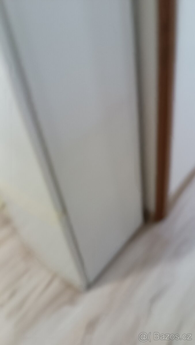 Ledničku s mrazákem Zanussi - 3