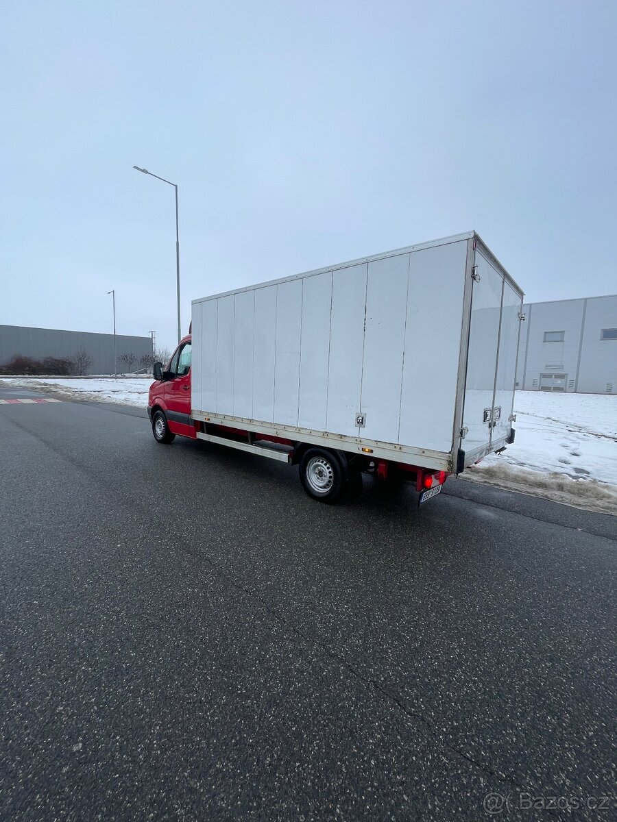 Volkswagen Crafter skříň - 3