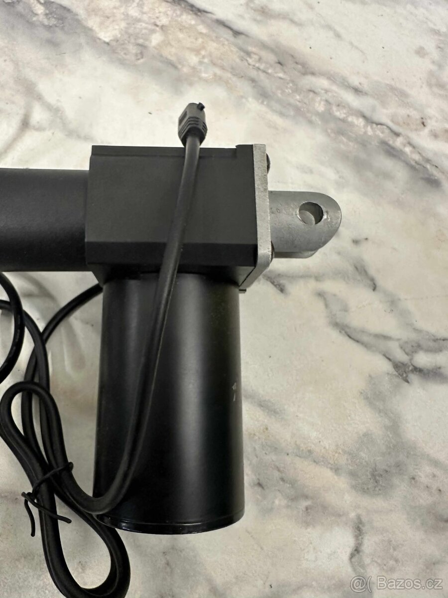 (590) Elektrický lineární pohon / aktuátor 24V - 3