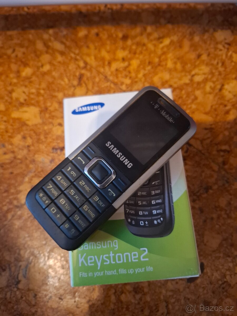 Staré mobilní telefony - 3