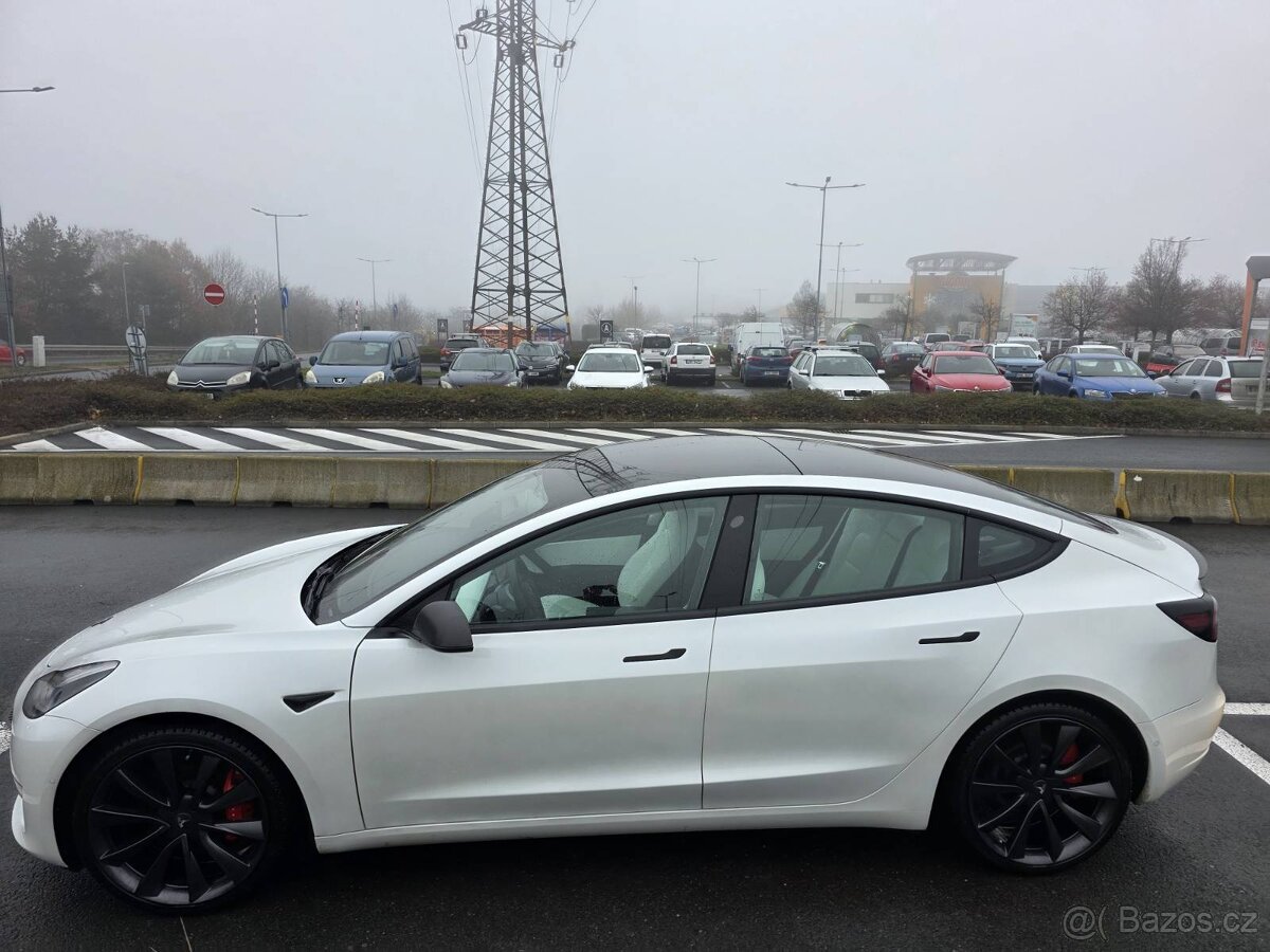 Tesla model 3 perf. i na splátky všem - registry neřeším - 3