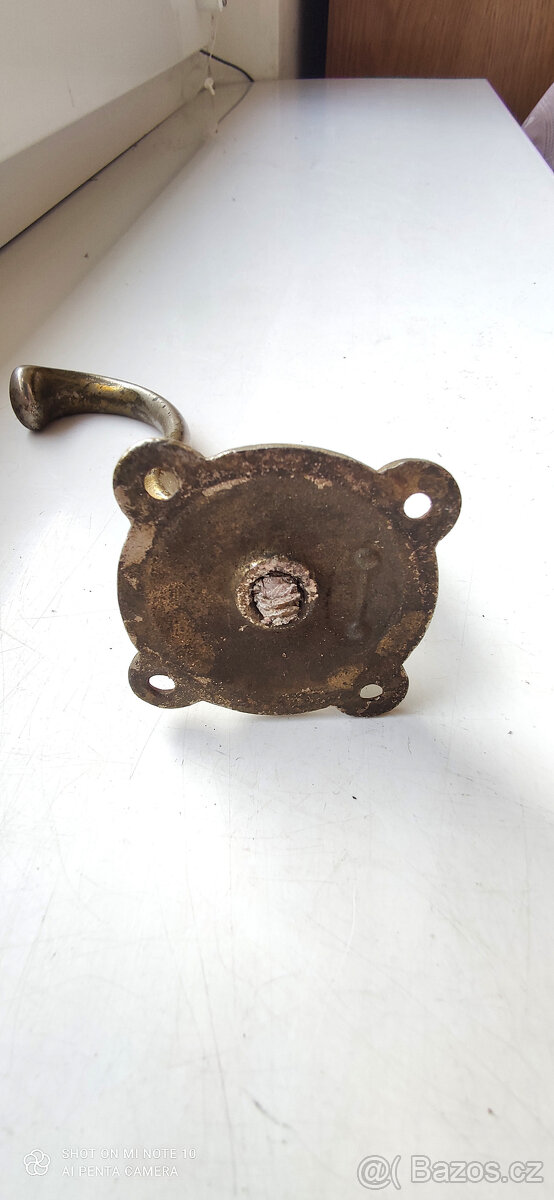 Kovový věšák - 3