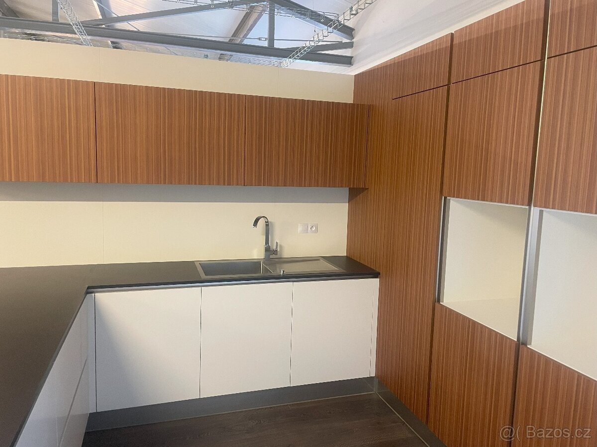 Kvalitní kuchyňská linka -NOVÁ - 3