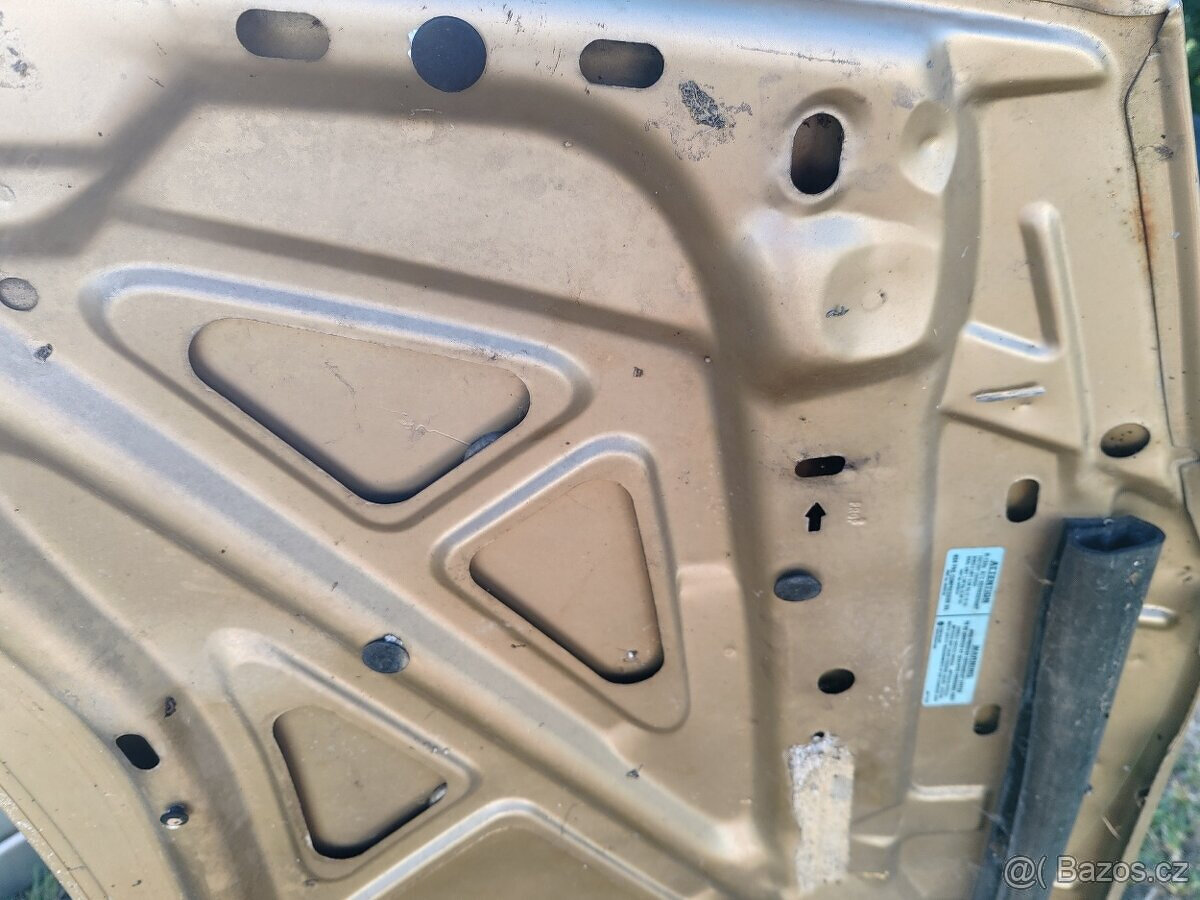 Chrysler Voyager kapota - 3