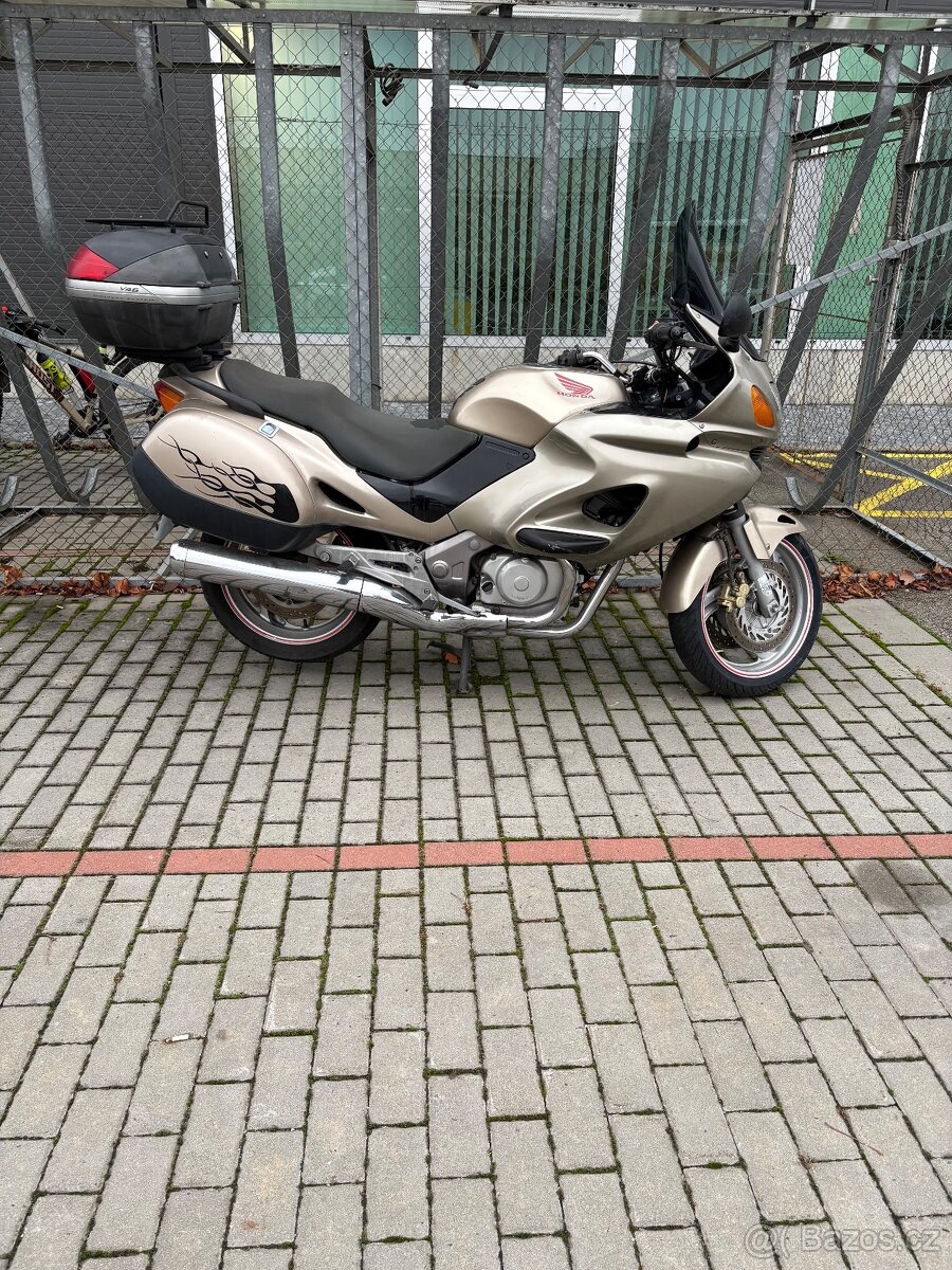 Honda NT 650, Deauville - 3