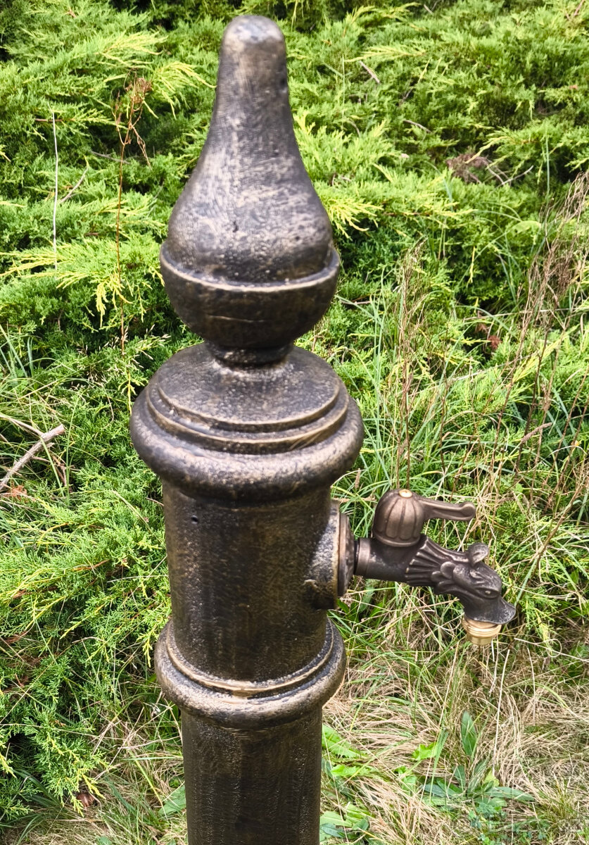 Litinové stojaté pitko - výlevka - 3