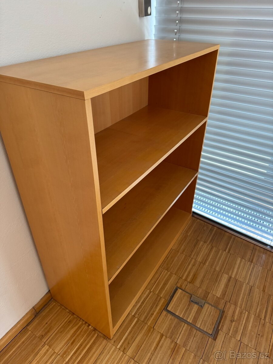 Skříň s policemi - 3