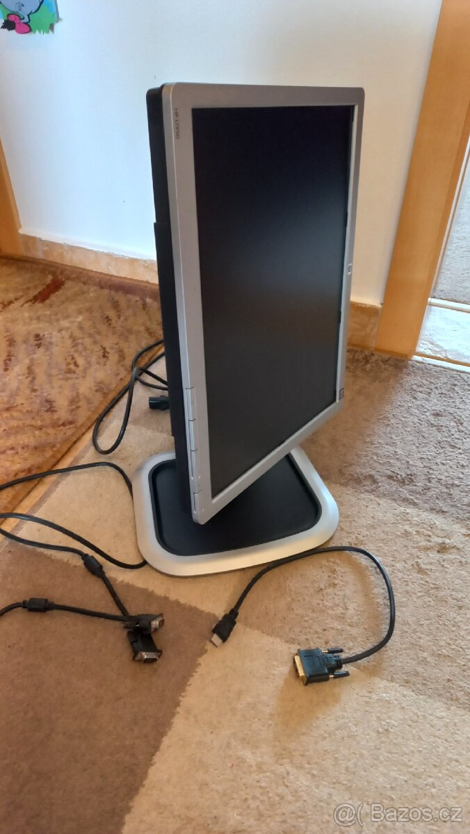 Značkový 19" LCD monitor HP Compaq - 3