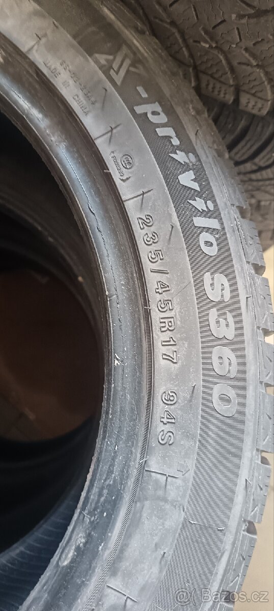 Celoroční pneu 235/45 R17 - 3