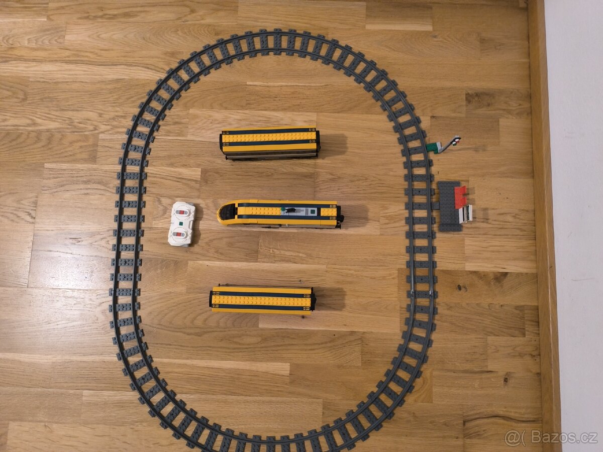 LEGO City osobní vlak 60197 – kompletní sada, výborný stav - 3