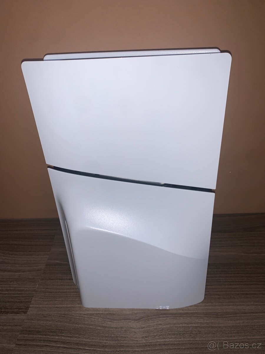 PlayStation 5 (Slim) + Call of Duty: Black Ops 6 - 3