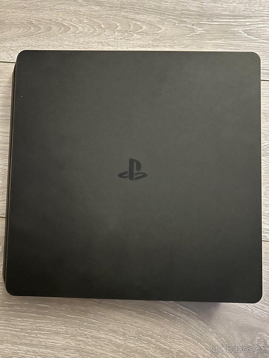 Playstation 4 Slim - 3