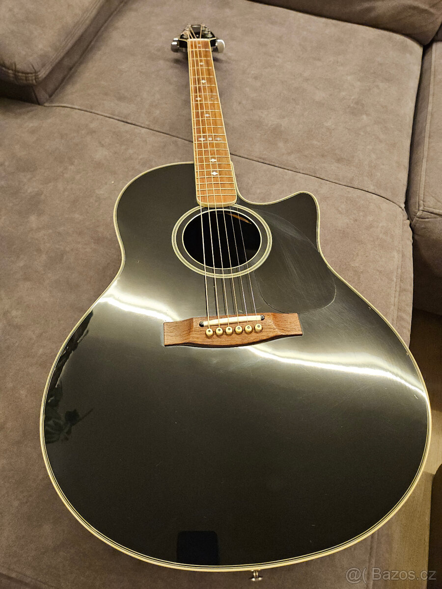 Česká akustická polomasivní kytara FURCH Ovation - 3