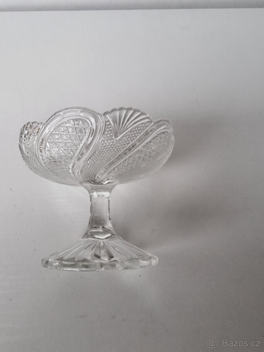 Skleněná mistička s nožičkou - 3