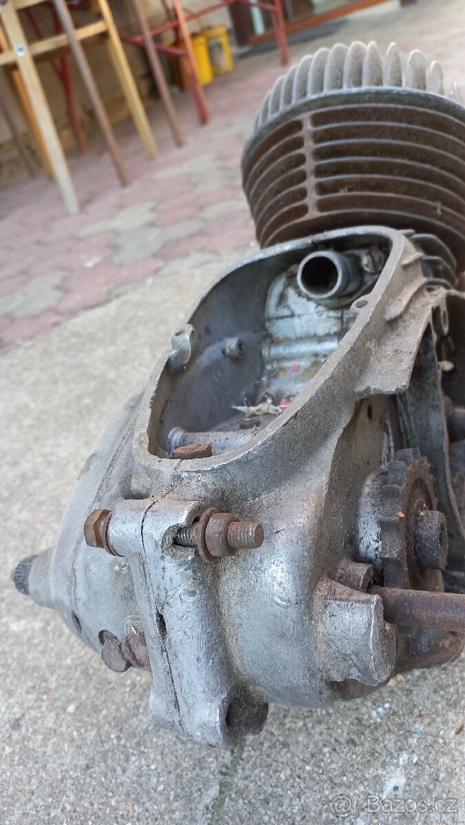 ČZ 125 motor - 3