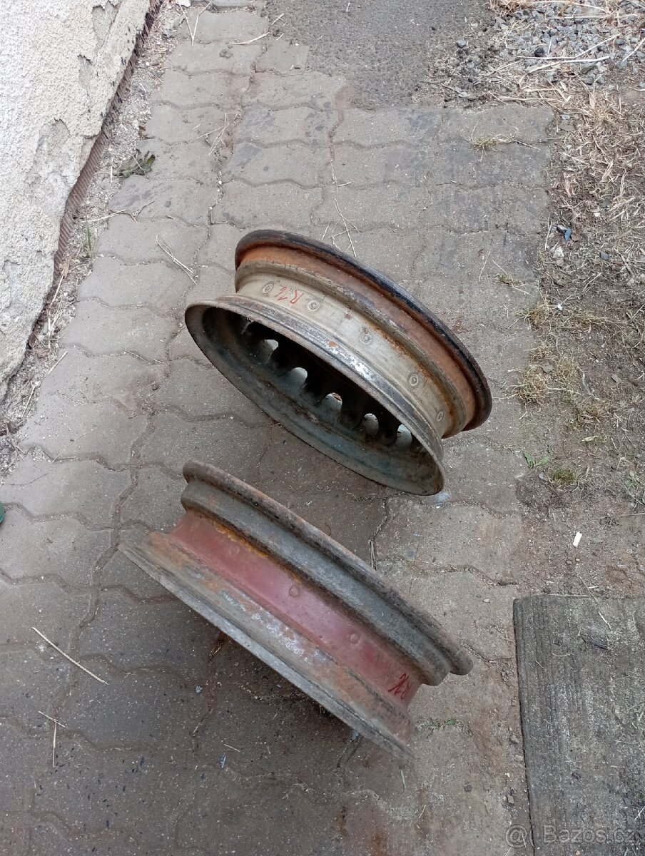 Disky, Spartak, 1202, Oktavia, ,,stejšna" R16 - 3