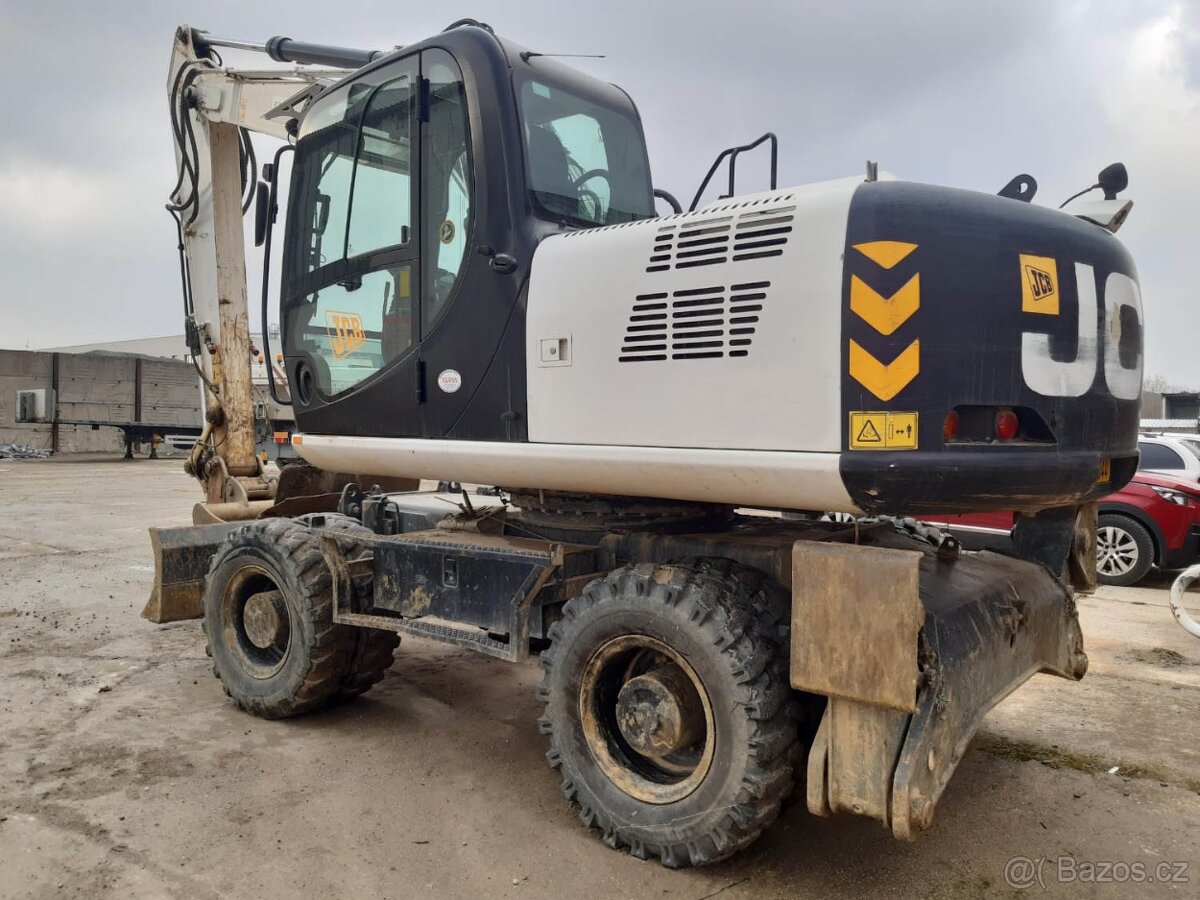 Kolový bagr JCB JS175W - 3