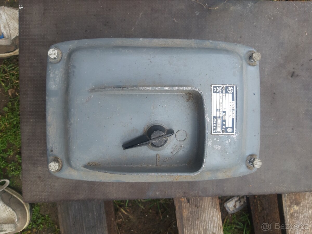 Motorový spínač s ochranou - 3
