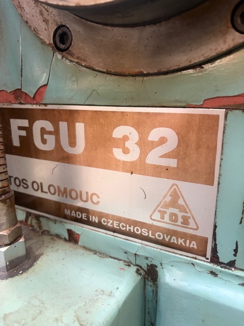 Konzolová frézka FGU32 - 3