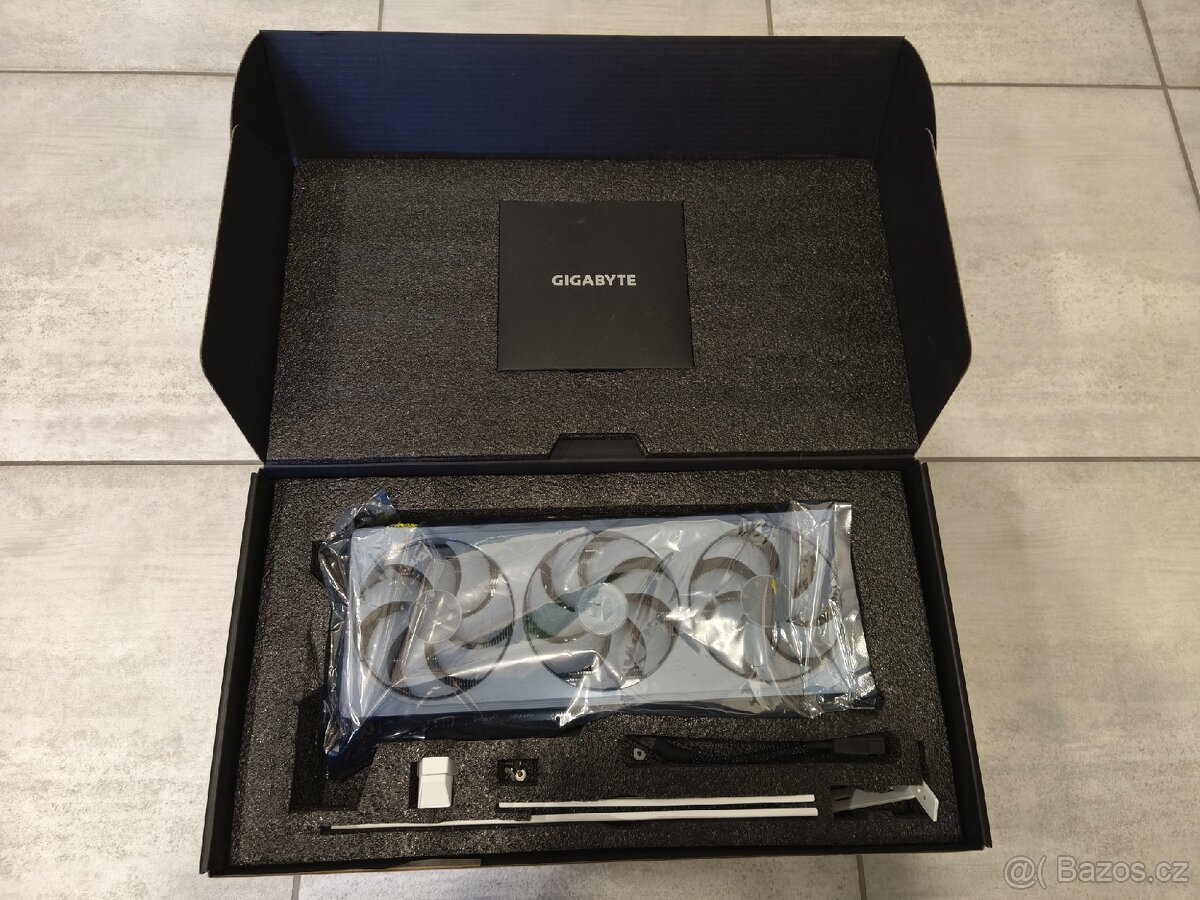 GIGABYTE GeForce RTX 5070 AERO OC 12G - 3