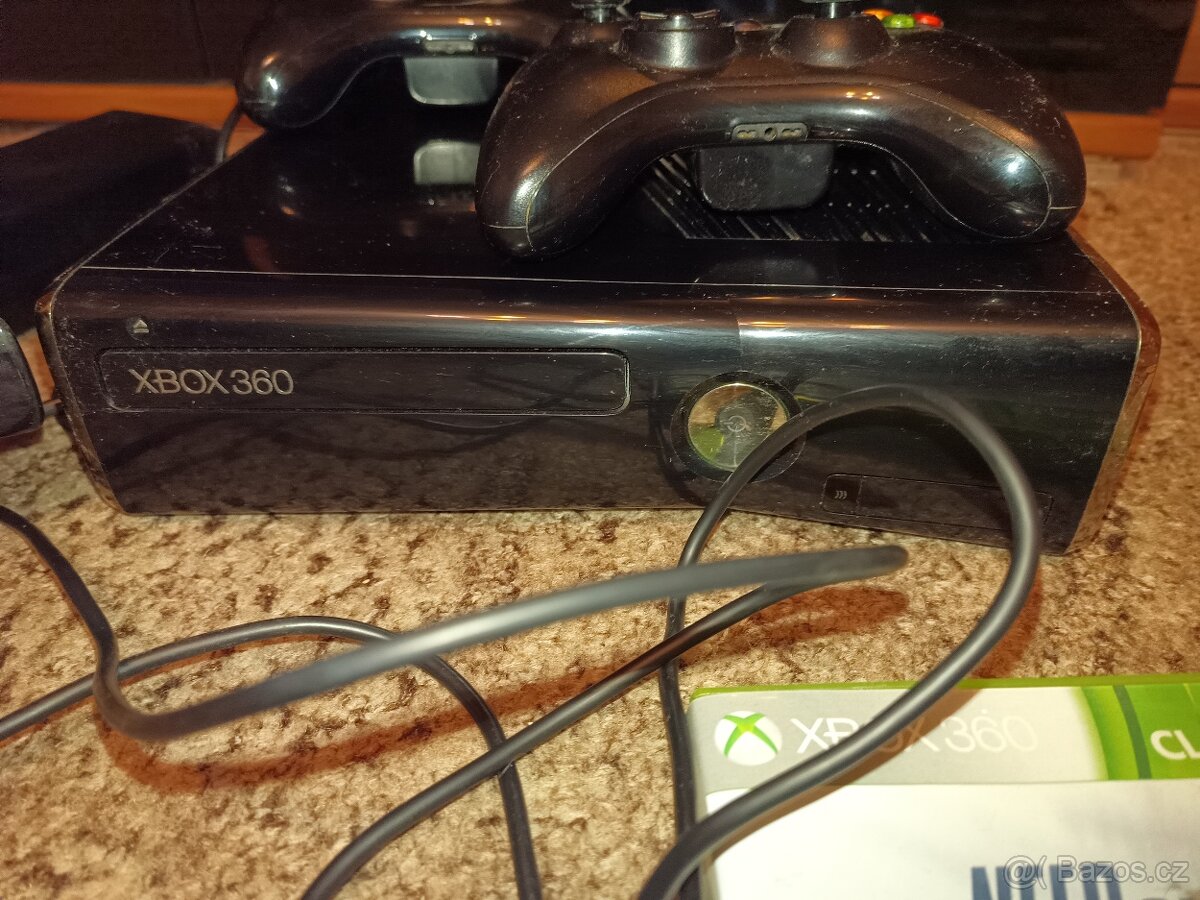Xbox 360, Kinect, 2 bezdrátové ovladače,hry - 3
