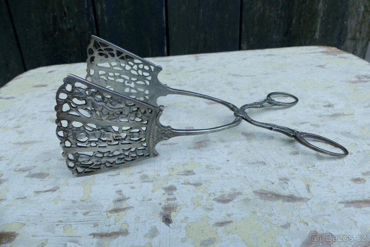 Starožitné stříbrné kleštičky na zákusky, figurální motiv - 3