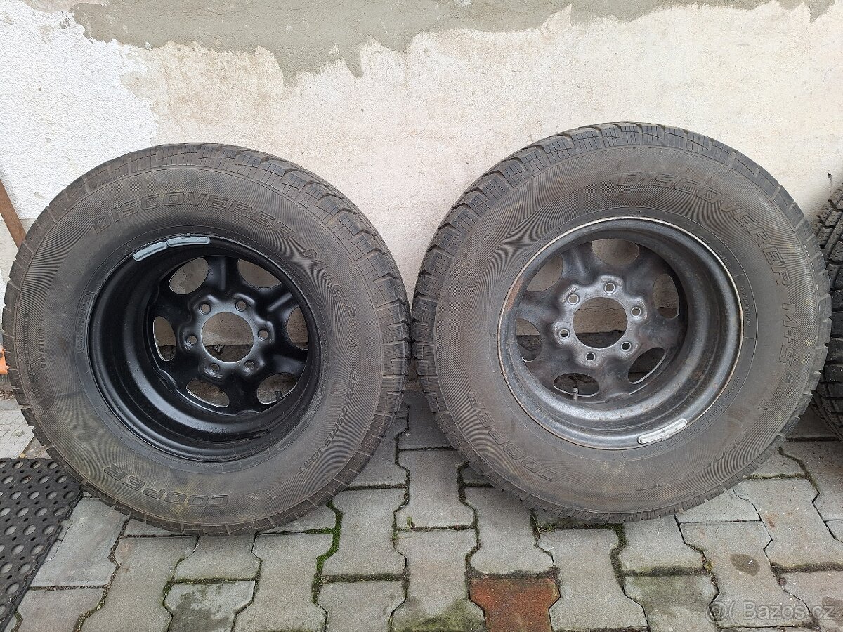 pneu 235/75 R15 - 3