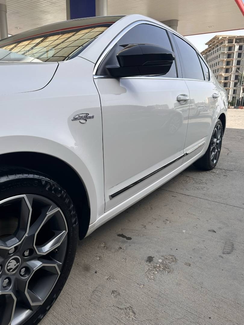 Nápis Laurin & Klement , chrom, zlatý, červený, čierny. - 3