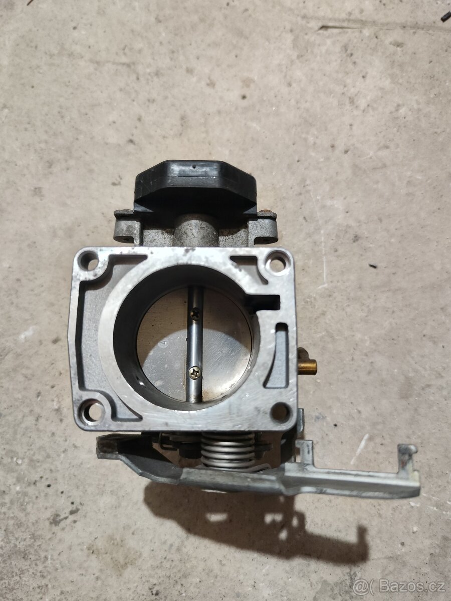 škrtíci klapka BMW 3 E36 1.6 - 3