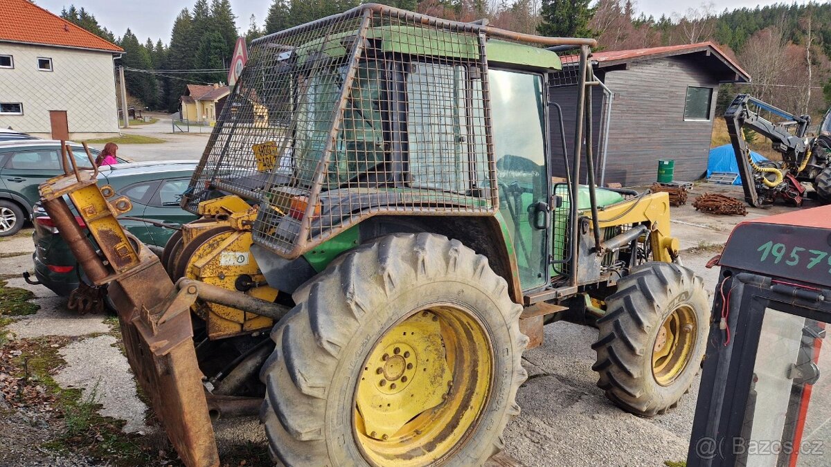 Traktor s lesnickou nástavbou JOHN DEERE 6110 - 3