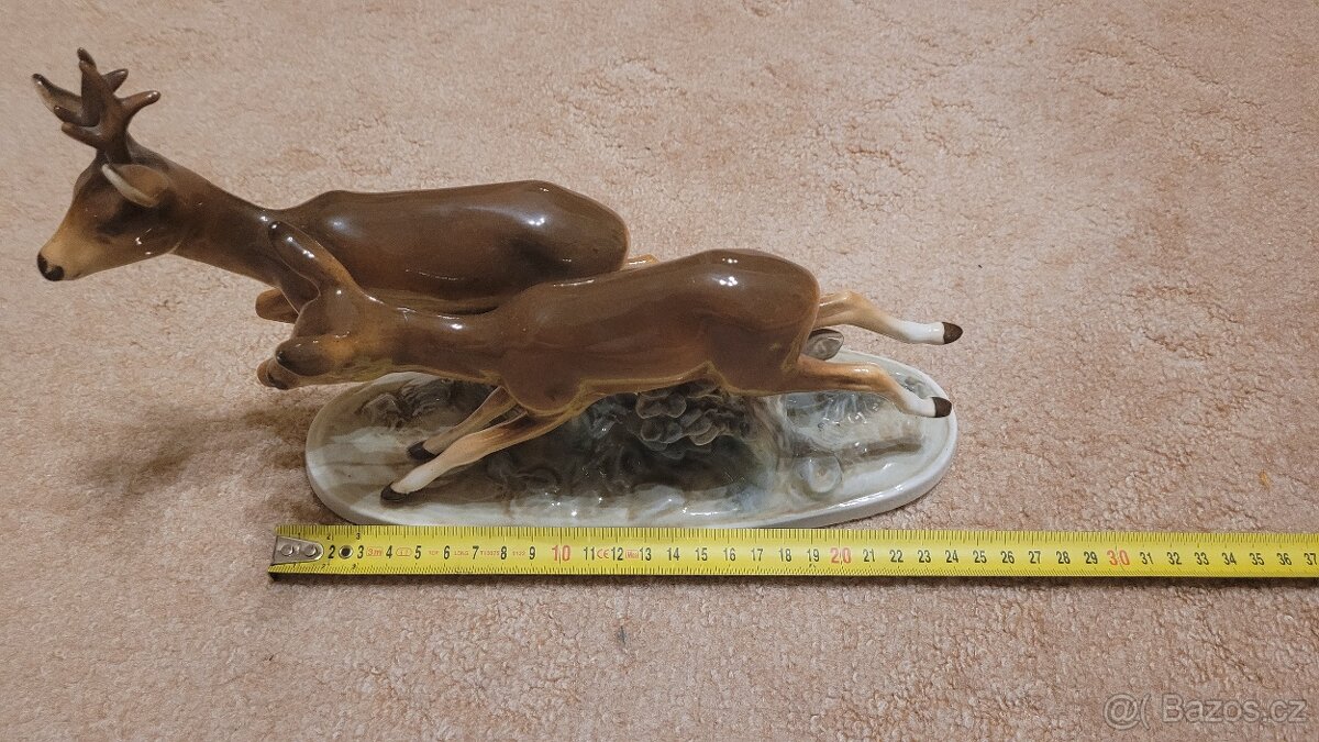 Velka soška srnky v běhu - 3