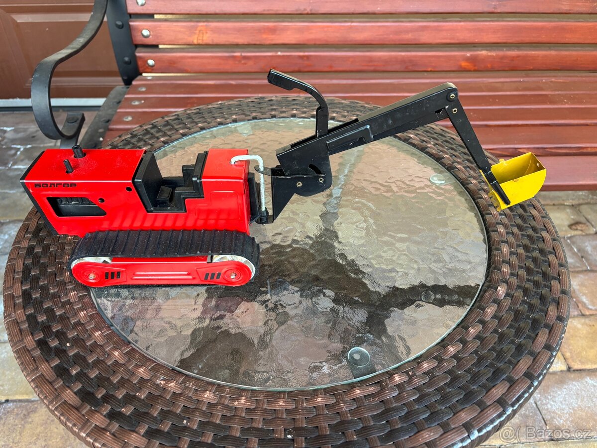 Stará plechová hračka pásový bagr - 3