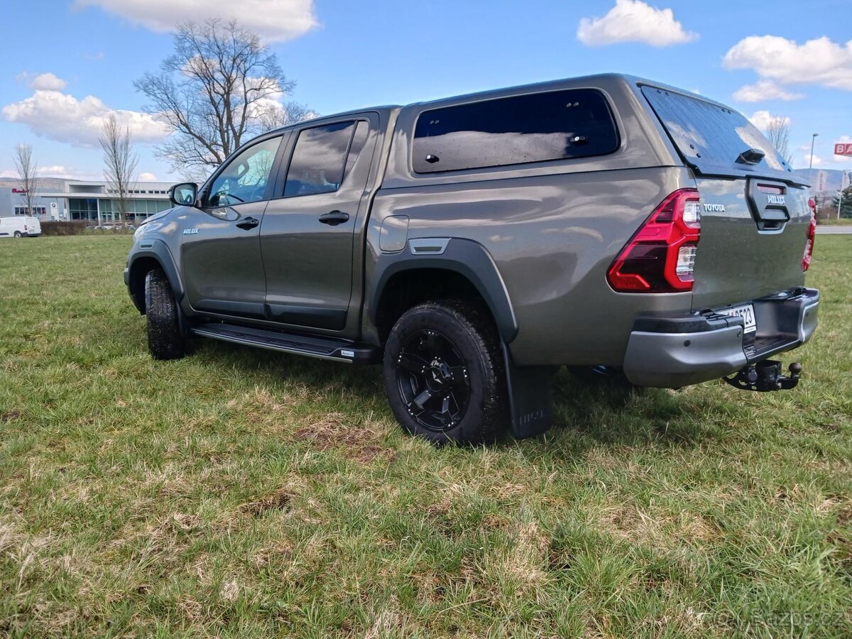 Toyota Hilux 2.8 r.v2022 v záruce DPH,webasto,manual