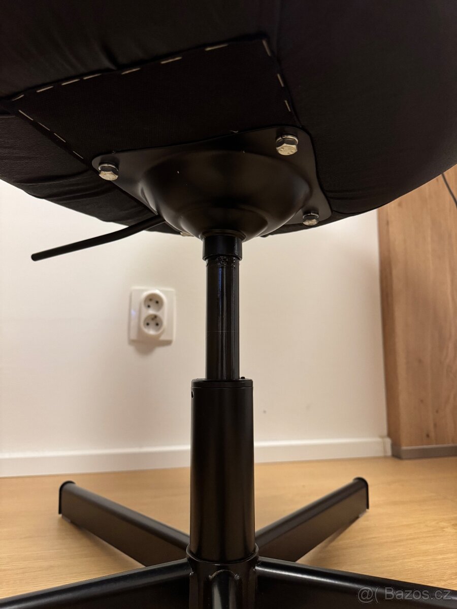 Kancelářská otočná židle IKEA Skruvsta - 3