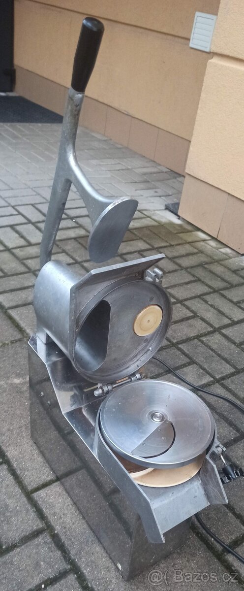 Krouhač, plátkovač zeleniny a sýrů - 3