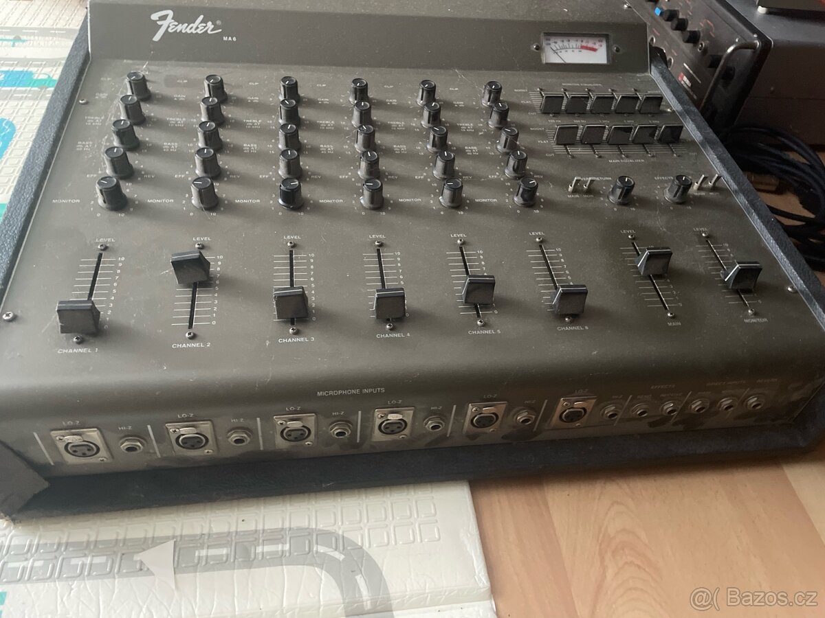 Funkční mixážní pult Fender - 3