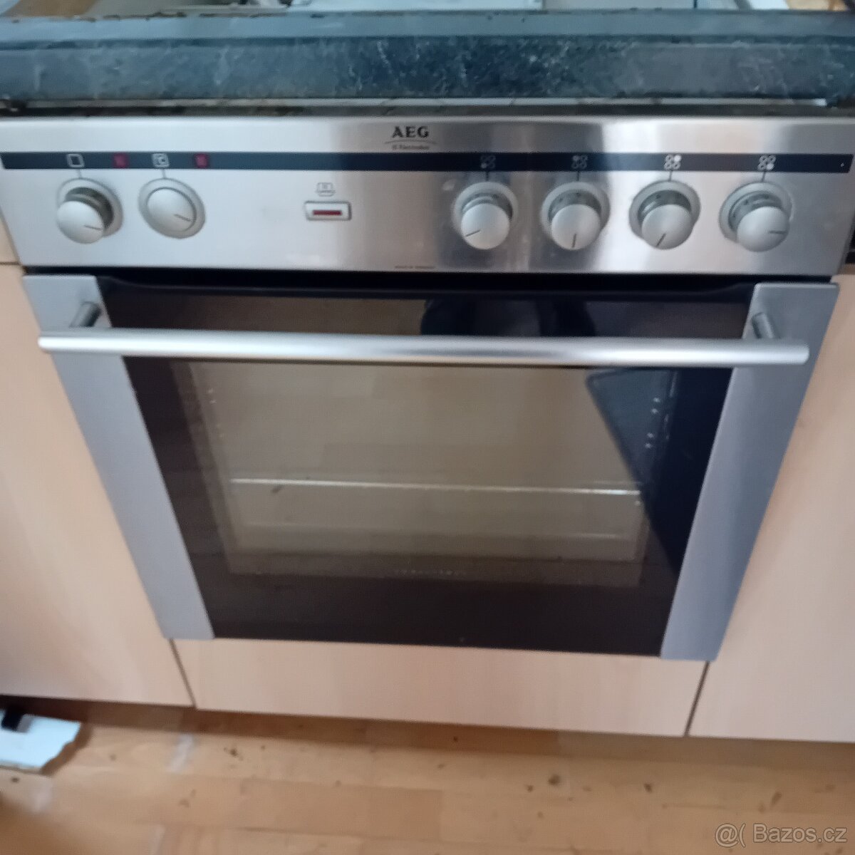 Kuchyňská linka se spotřebiči - 3