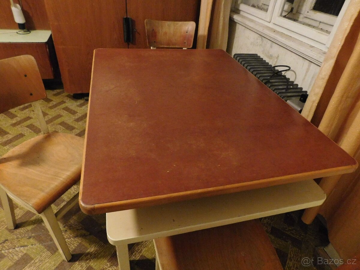 Starý jídelní stůl a židle - 3