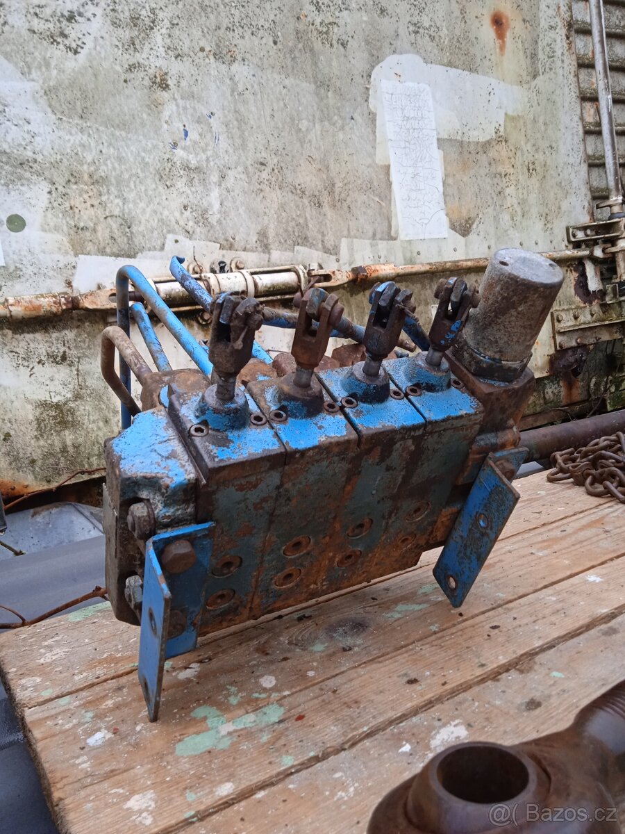 rozvaděč pístnice portál Zetor Crystal - 3