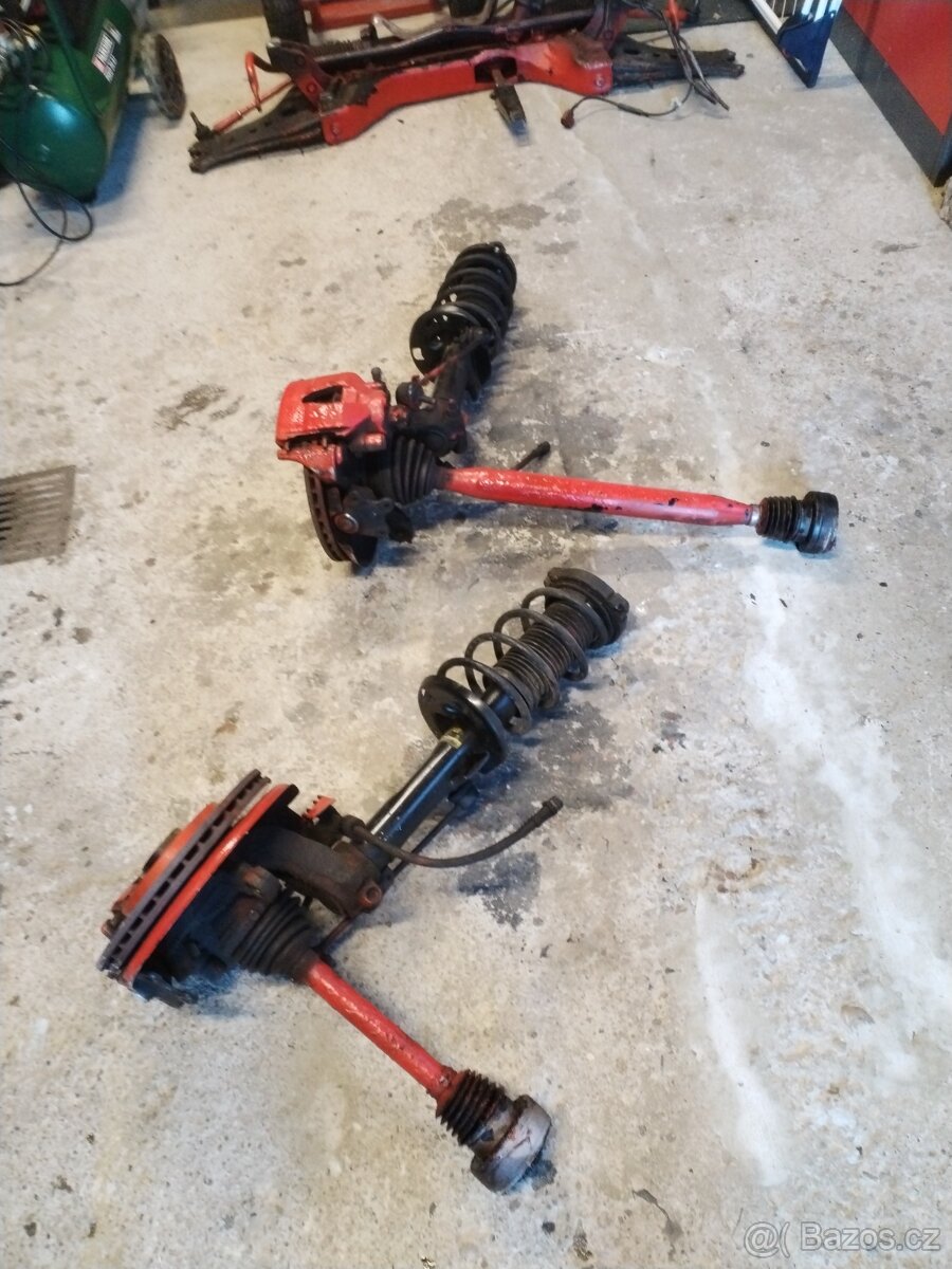 Rozebrané díly z přední nápravy Fabia 1 - 3